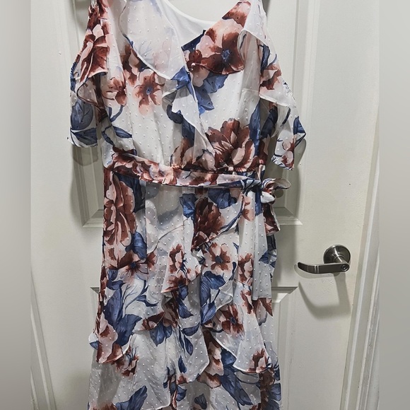Lane Bryant plus size cold shoulder ruffle floral dress - Picture 4 of 9